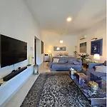 Beautiful Trend Apartment In Shatti Al Qurum, Bulevard Mall , Muscat